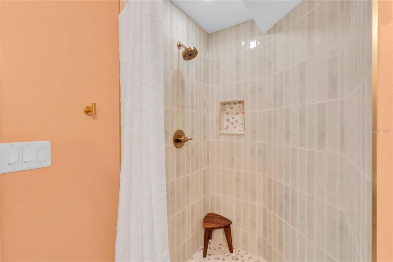 6921 Mango Avenue S, Saint Petersburg, FL 33707 Photo