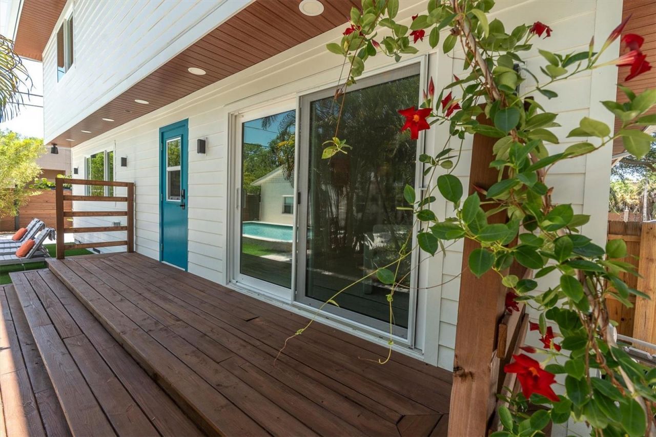 6921 Mango Avenue S, Saint Petersburg, FL 33707 Photo