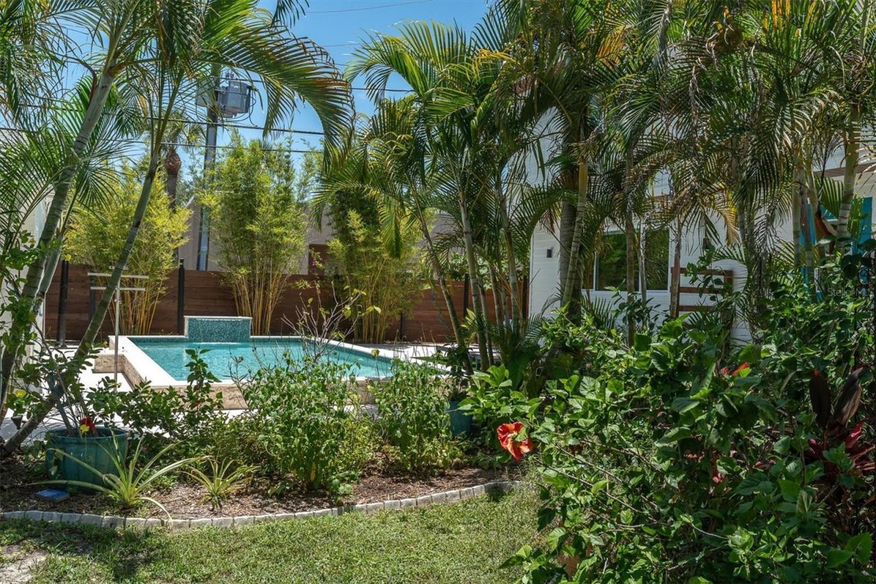 6921 Mango Avenue S, Saint Petersburg, FL 33707 Photo