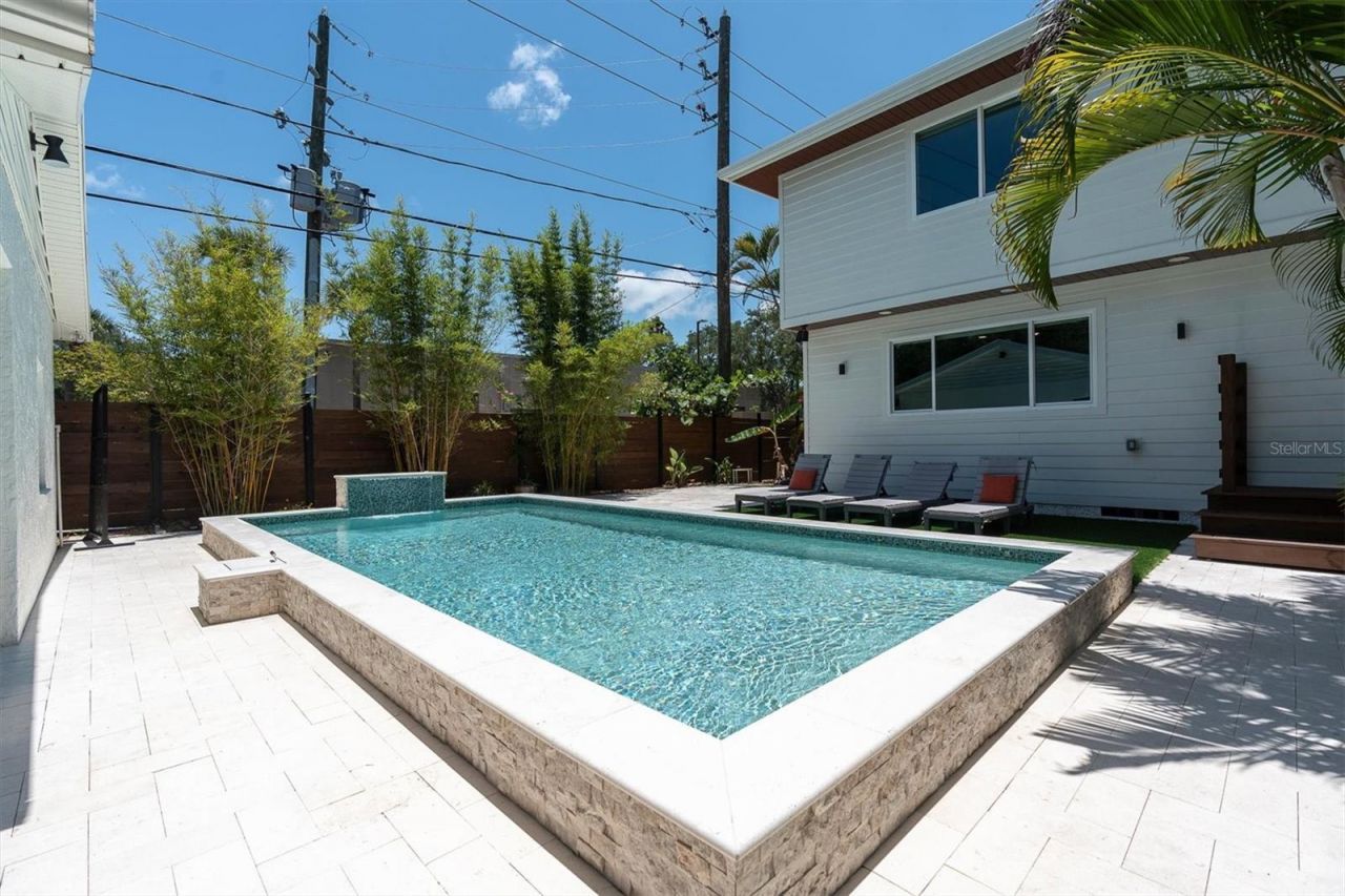 6921 Mango Avenue S, Saint Petersburg, FL 33707 Photo