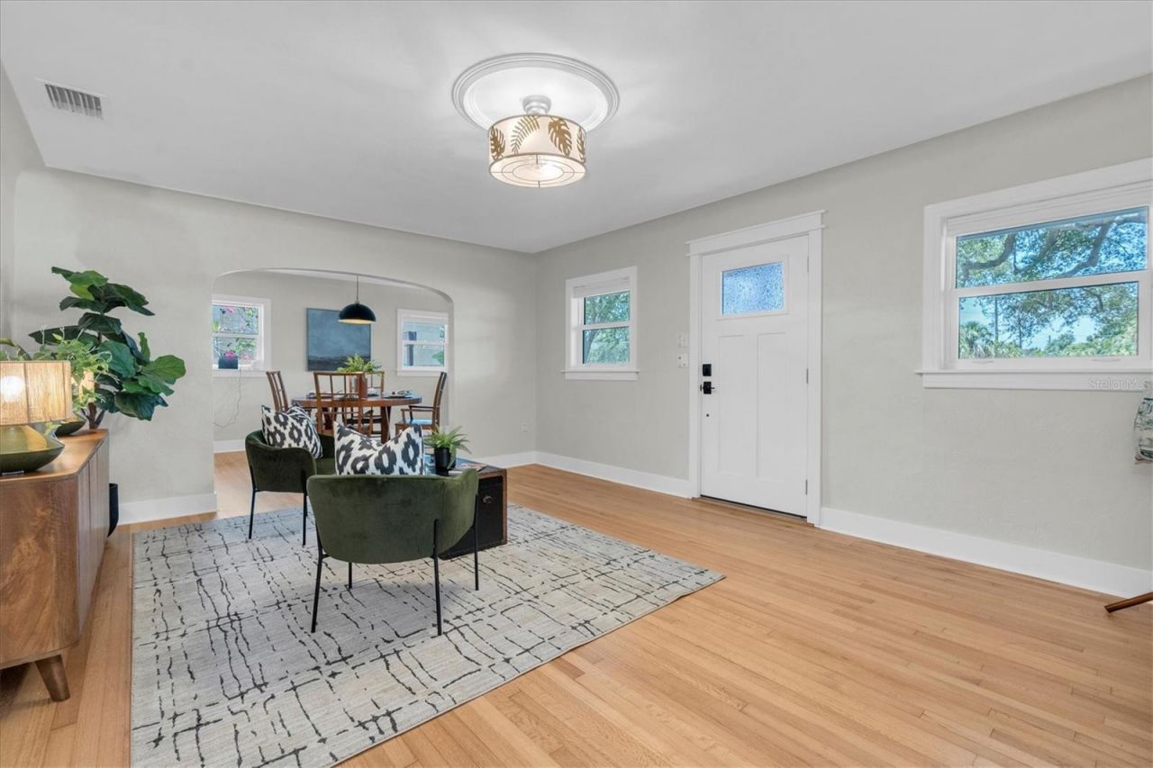 6921 Mango Avenue S, Saint Petersburg, FL 33707 Photo