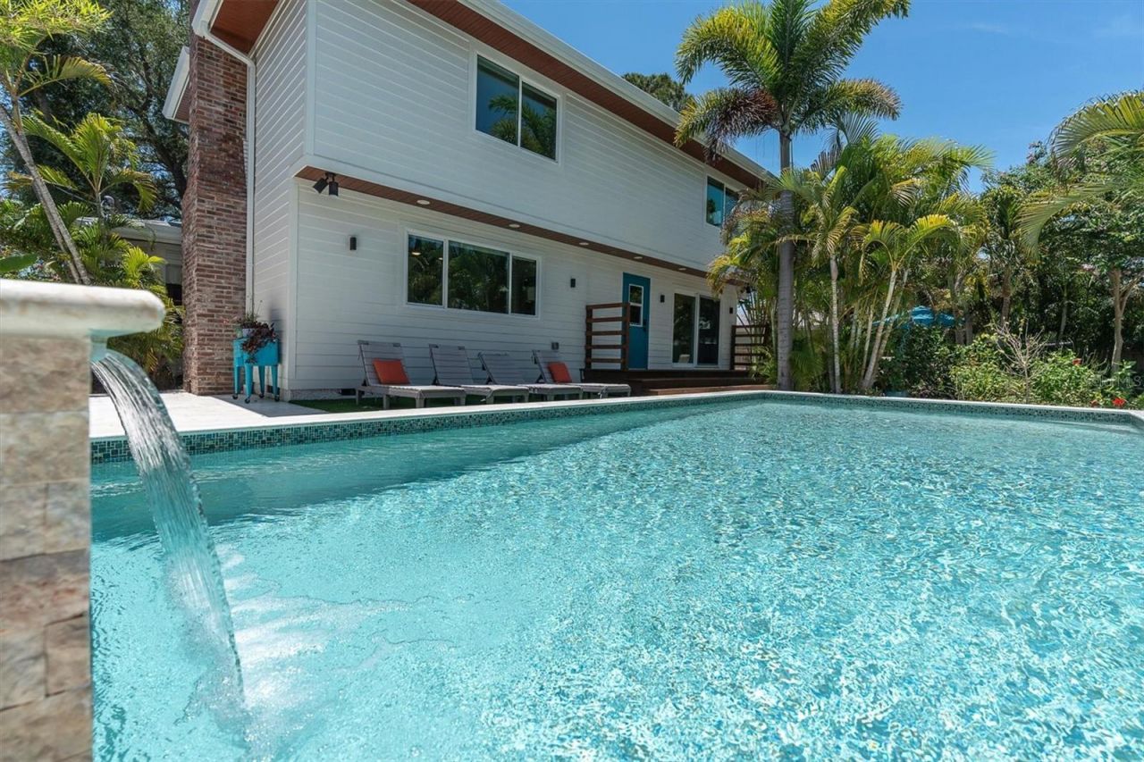 6921 Mango Avenue S, Saint Petersburg, FL 33707 Photo