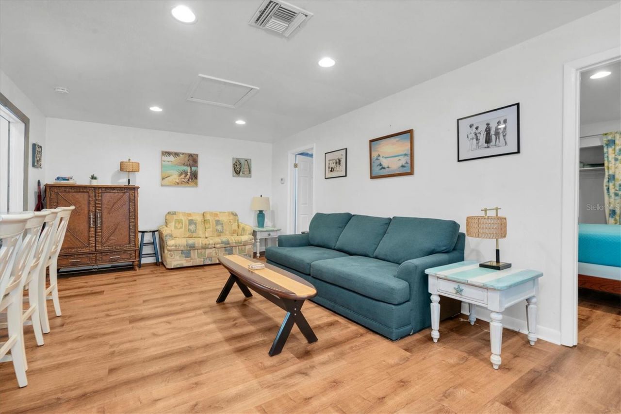 6921 Mango Avenue S, Saint Petersburg, FL 33707 Photo