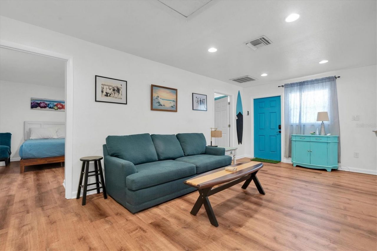 6921 Mango Avenue S, Saint Petersburg, FL 33707 Photo