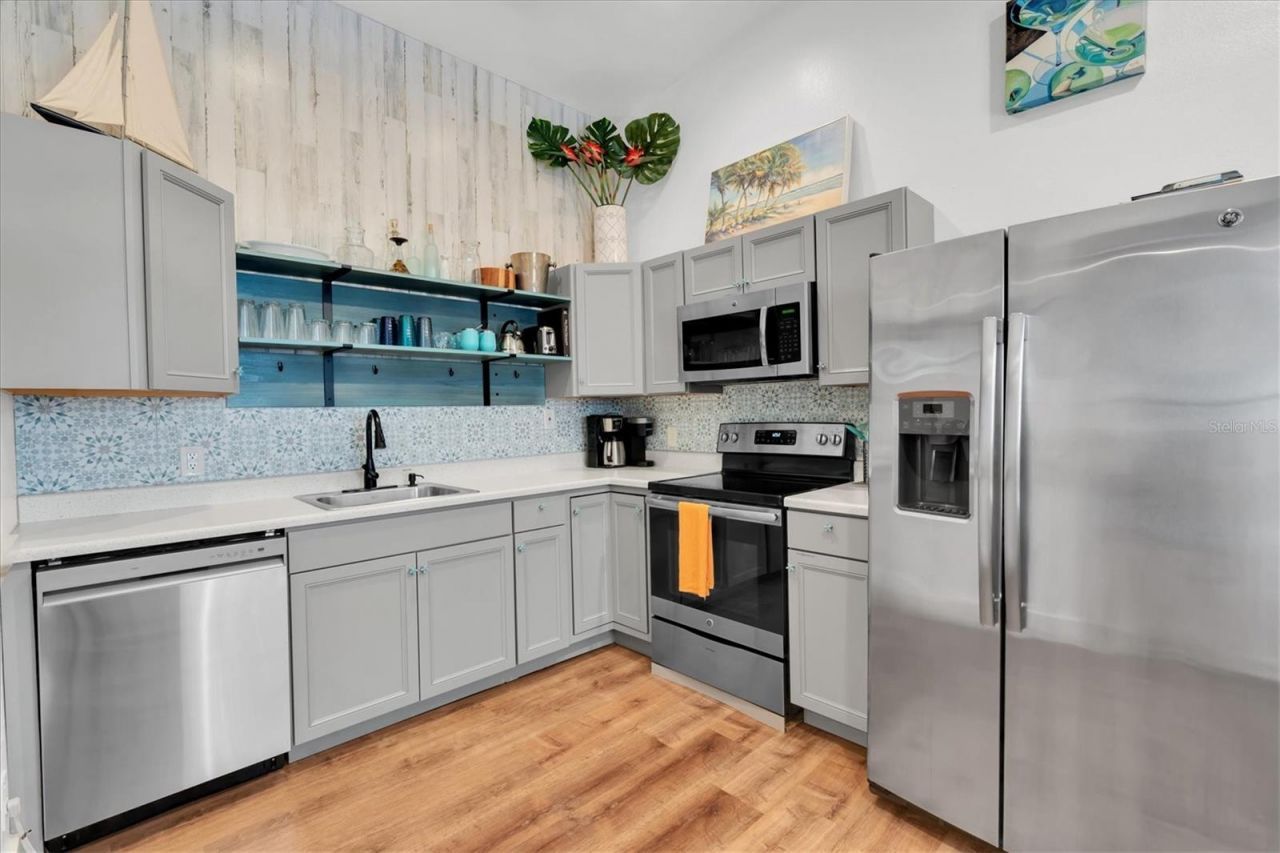 6921 Mango Avenue S, Saint Petersburg, FL 33707 Photo