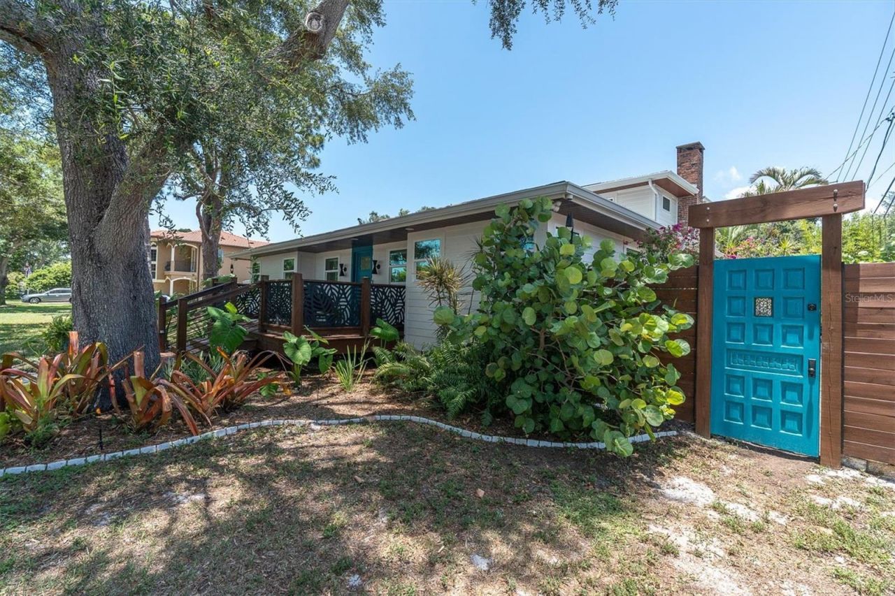6921 Mango Avenue S, Saint Petersburg, FL 33707 Photo