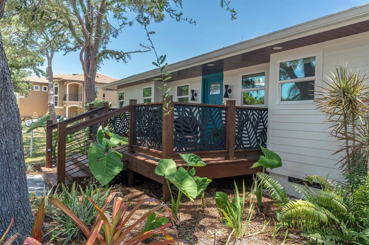 6921 Mango Avenue S, Saint Petersburg, FL 33707 Photo