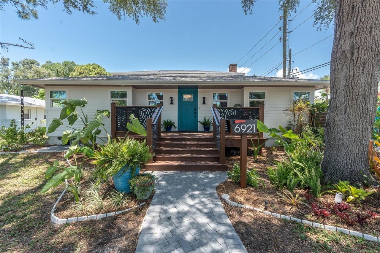 6921 Mango Avenue S, Saint Petersburg, FL 33707 Photo