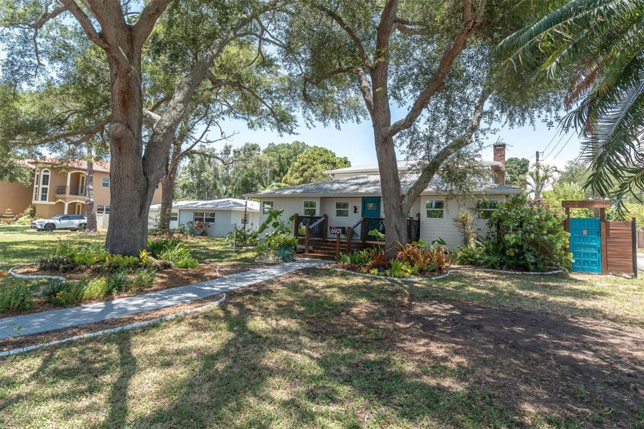 6921 Mango Avenue S, Saint Petersburg, FL 33707 Photo