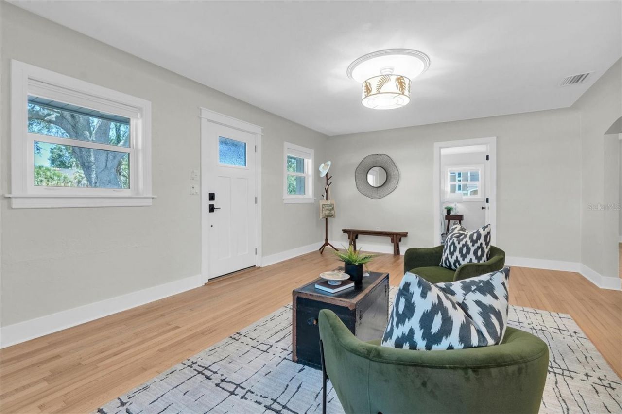 6921 Mango Avenue S, Saint Petersburg, FL 33707 Photo