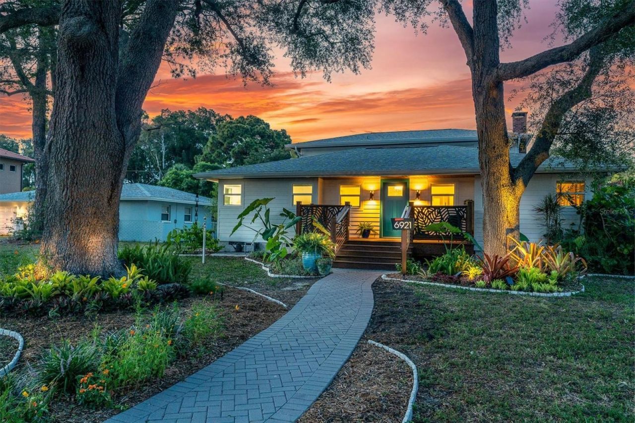 6921 Mango Avenue S, Saint Petersburg, FL 33707 Photo