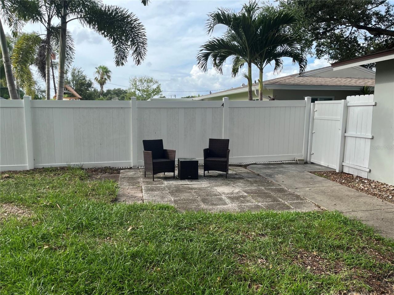 528 E Lake Drive, Largo, FL 33771 Photo