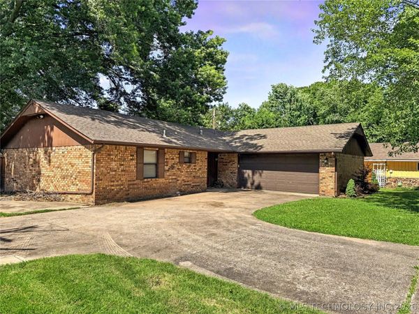 209 E Seneca Street , Tahlequah, OK 74464