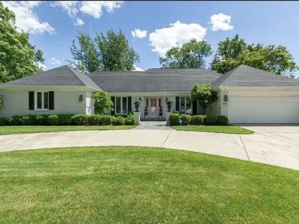 1010 Thunderbird Lane , Naperville, IL 60563