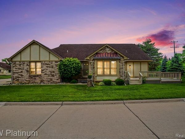 15640 Orchard Ridge Drive , Clinton Twp, MI 48038