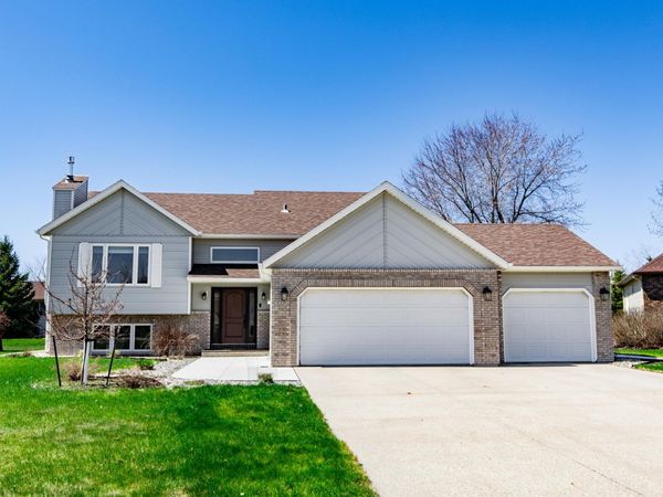 2715 33rd Street S, Fargo, ND 58103