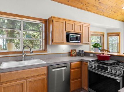 11964 Saint Bernard Drive, Truckee, CA 96161 Photo