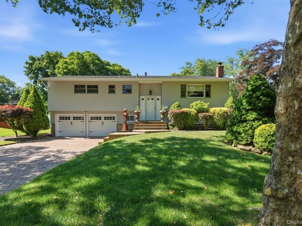 5 Pine Hill Lane , Dix Hills, NY 11746