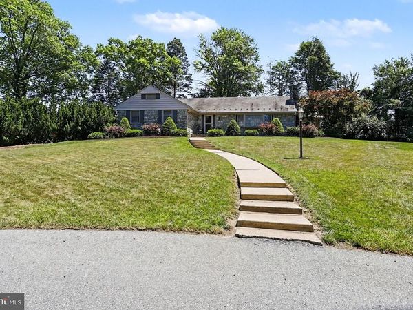 2210 STRATFORD ROAD, LANCASTER, PA 17603