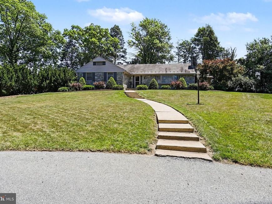 2210 Stratford Road, Lancaster, PA 17603 Main Photo
