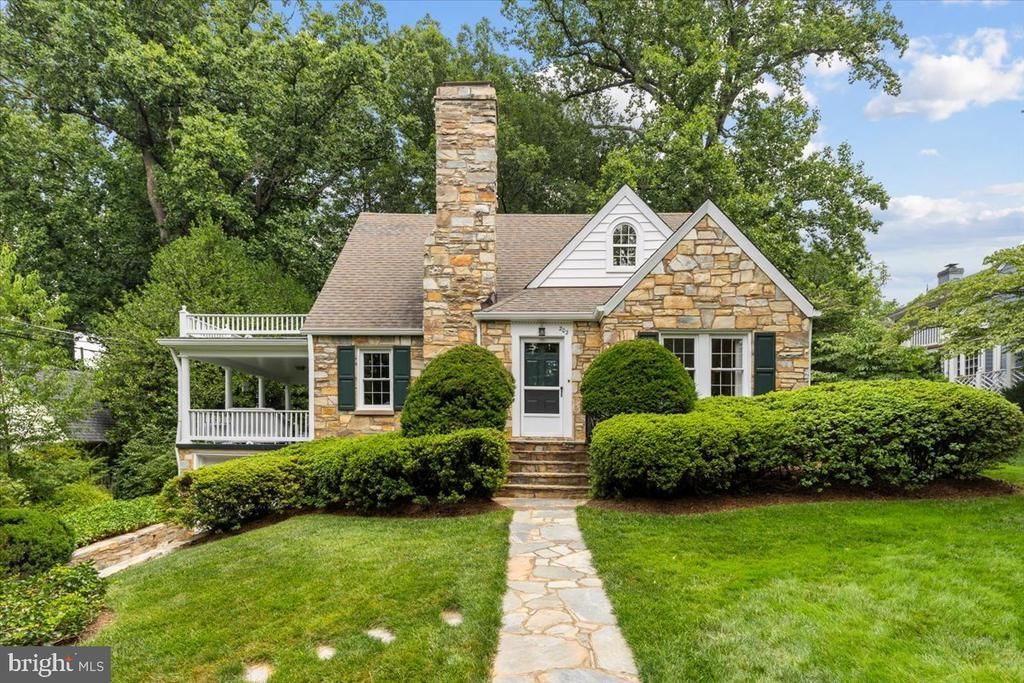 202 Buxton Road, Falls Church, VA 22046 Main Photo