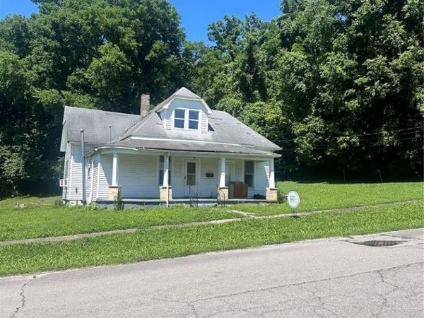 311 E Davidson Avenue , Chaffee, MO 63740