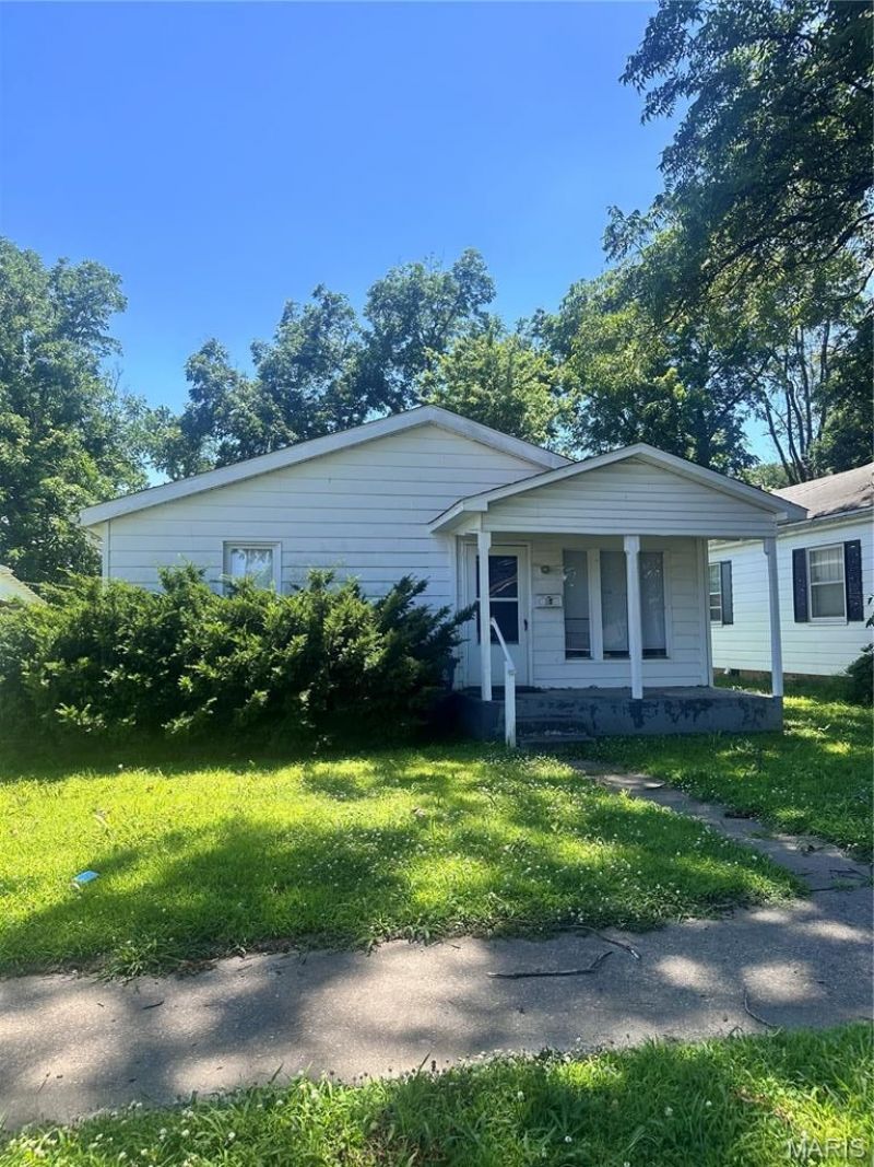 112 W Davidson Avenue, Chaffee, MO 63740 Main Photo