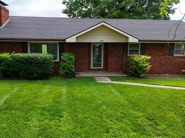 1305 S us 71 Highway, Savannah, MO 64485