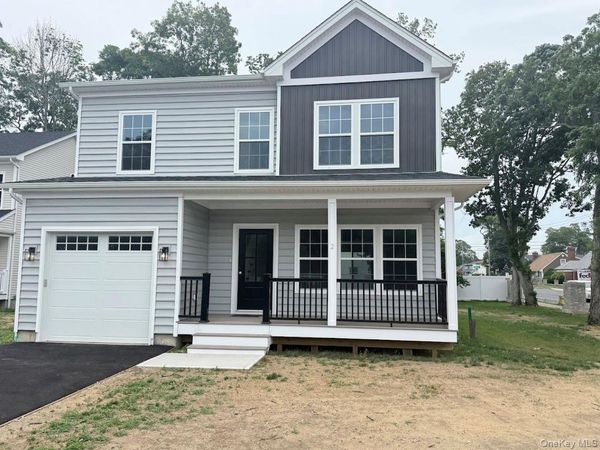 12 Gail Grace Court , Copiague, NY 11726