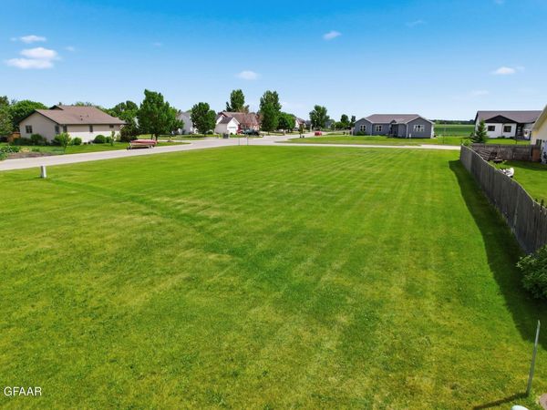 1019 GREENWAY Boulevard SE, East Grand Forks, MN 56721