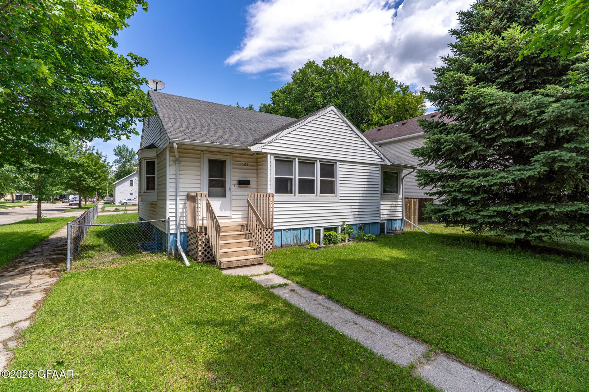 1524 4th Avenue N, Grand Forks, ND 58203 Main Photo