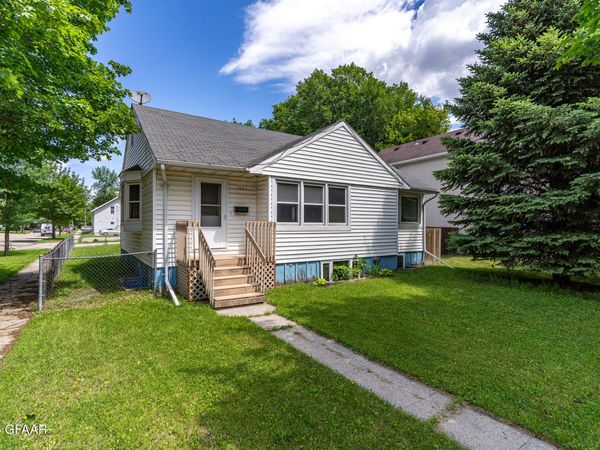 1524 4TH Avenue N, Grand Forks, ND 58203