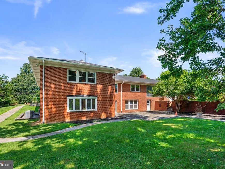 18015 Muncaster Road, Rockville, MD 20855 Main Photo