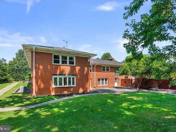 18015 MUNCASTER ROAD, ROCKVILLE, MD 20855