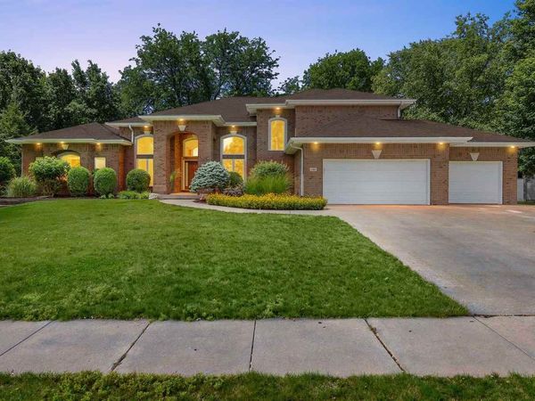 680 Highland Park Ave, Coralville, IA 52241