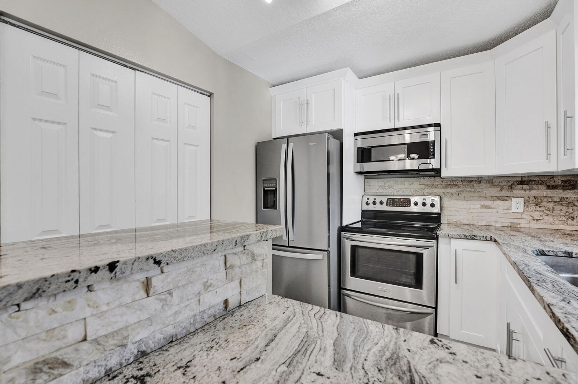 3790 N Jog Road, Unit 201, West Palm Beach, FL 33411 Photo