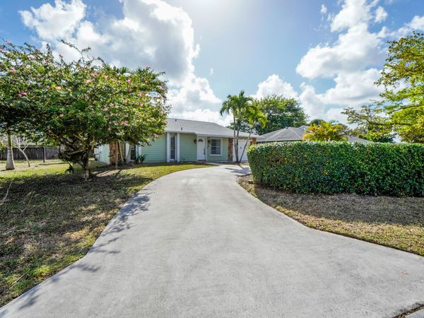 120 Swan Parkway W, Royal Palm Beach, FL 33411