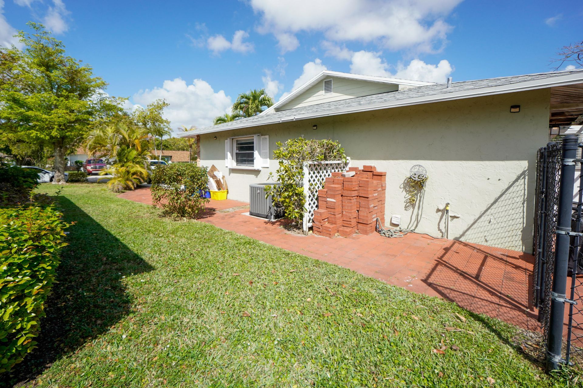 120 Swan Parkway W, Royal Palm Beach, FL 33411 Photo
