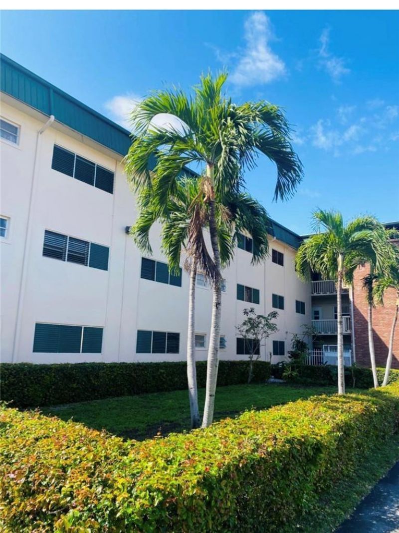 1450 Atlantic Shores Boulevard, Unit 212, Hallandale Beach, FL 33009 Photo