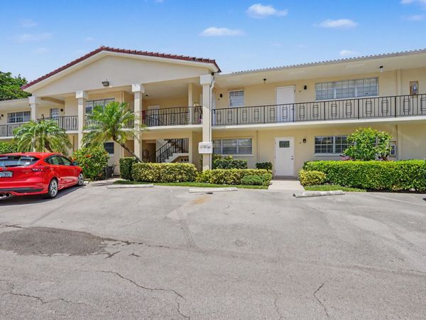 2202 NE 36th Street, Unit 17, Lighthouse Point, FL 33064