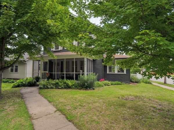 701 45th Place, Des Moines, IA 50312
