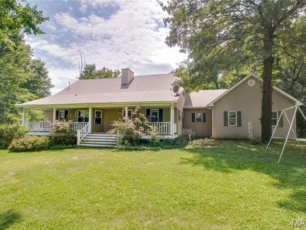 420 Ellison Street , Carlinville, IL 62626