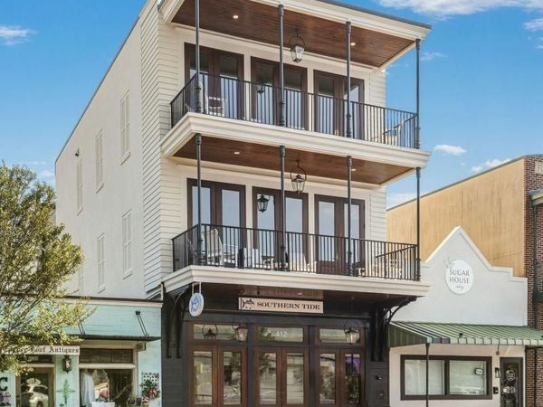 412 Fairhope Avenue, Unit 301, Fairhope, AL 36532