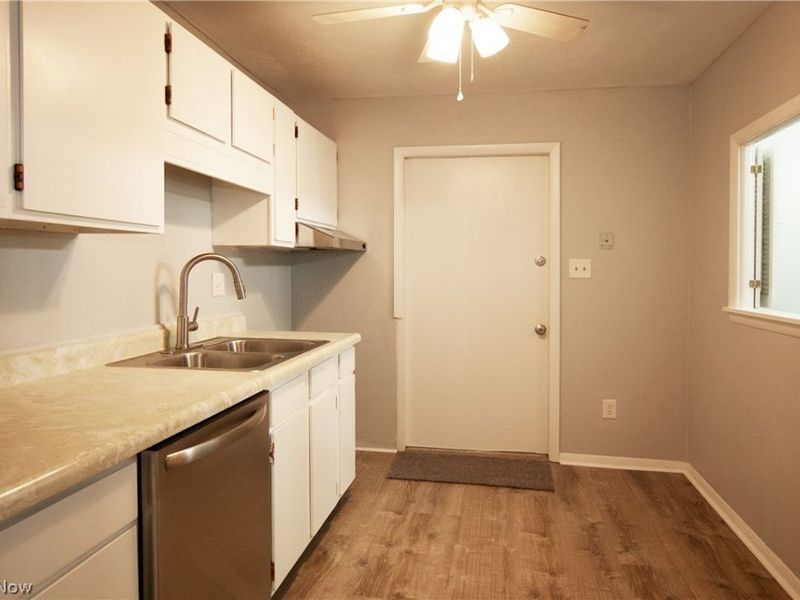 9862 Fair Road, Strongsville, OH 44149 Photo 7