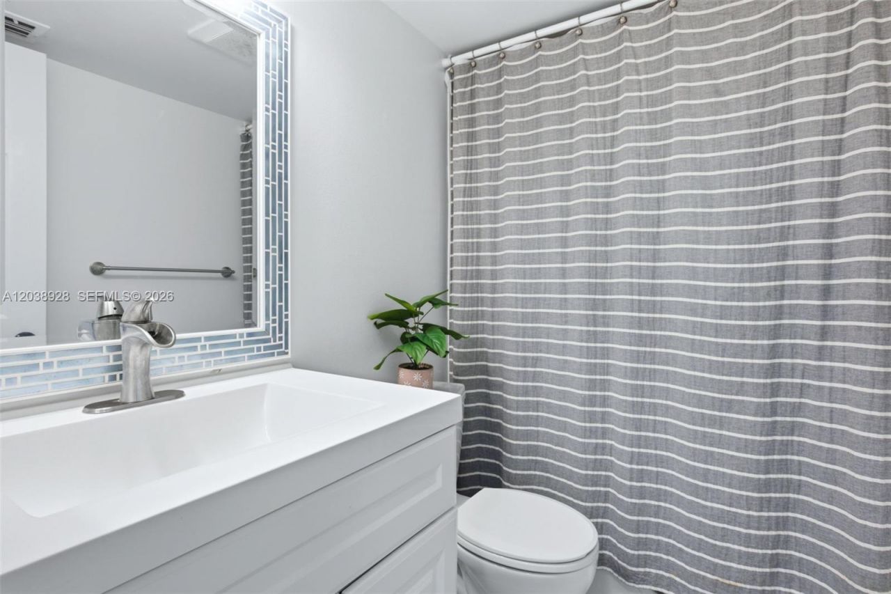 6800 Cypress Rd , Unit 201, Plantation, FL 33317 Photo