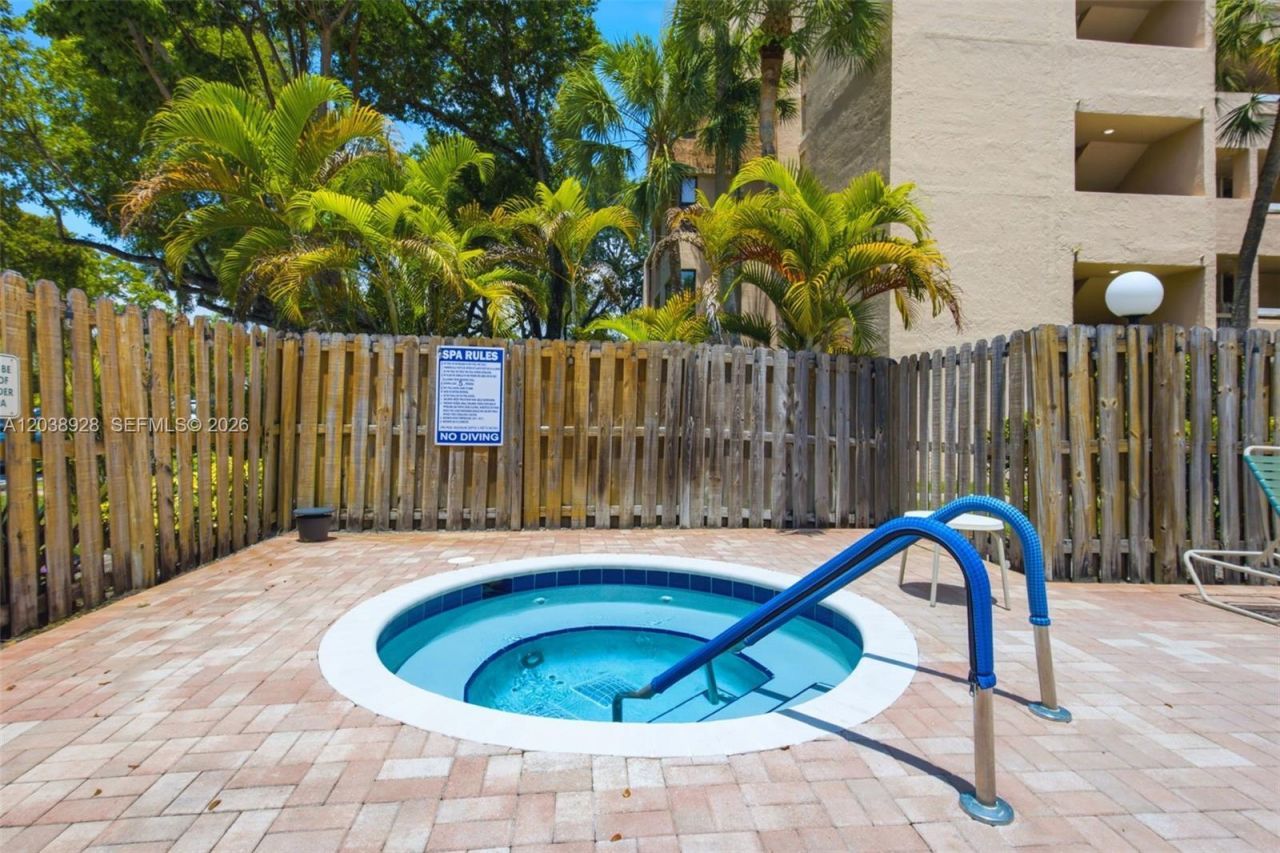 6800 Cypress Rd , Unit 201, Plantation, FL 33317 Photo
