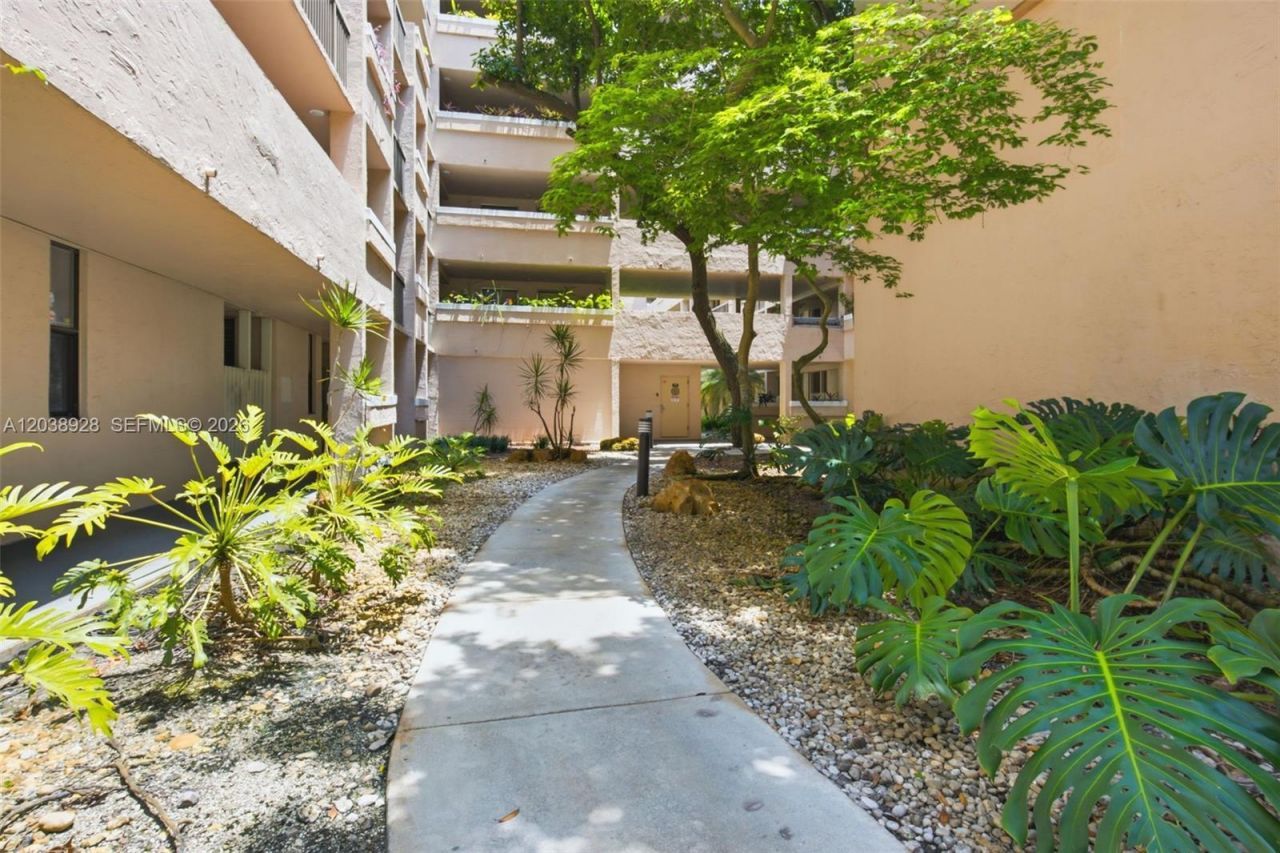 6800 Cypress Rd , Unit 201, Plantation, FL 33317 Photo