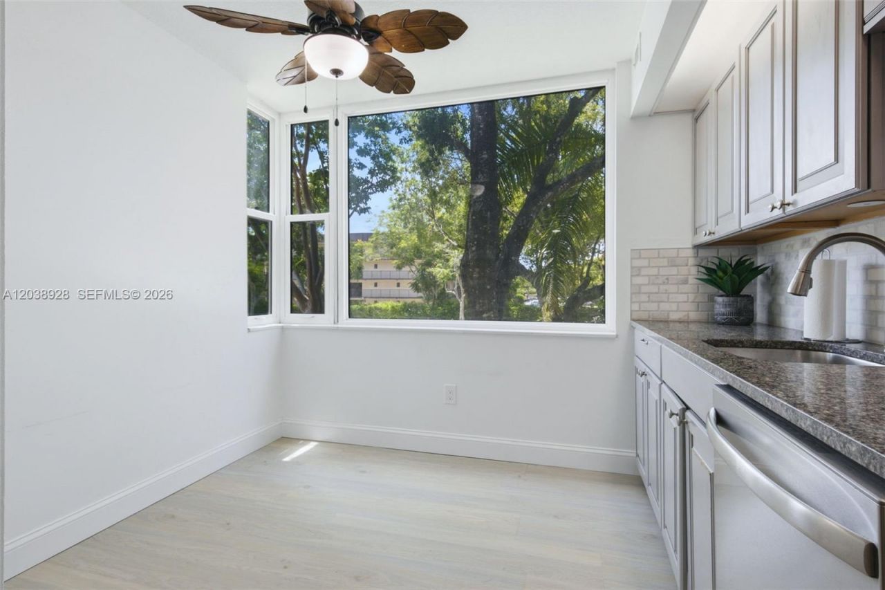 6800 Cypress Rd , Unit 201, Plantation, FL 33317 Photo
