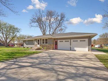 818 Lincoln Avenue, Gaylord, MN 55334