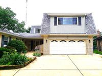 831 W Heritage Drive, Addison, IL 60101 primary photo